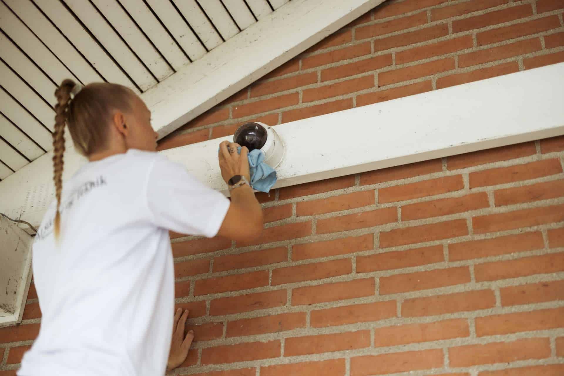 Fremtidens kontor: Hvorfor kameraovervågning er uundværlig for din virksomhed
