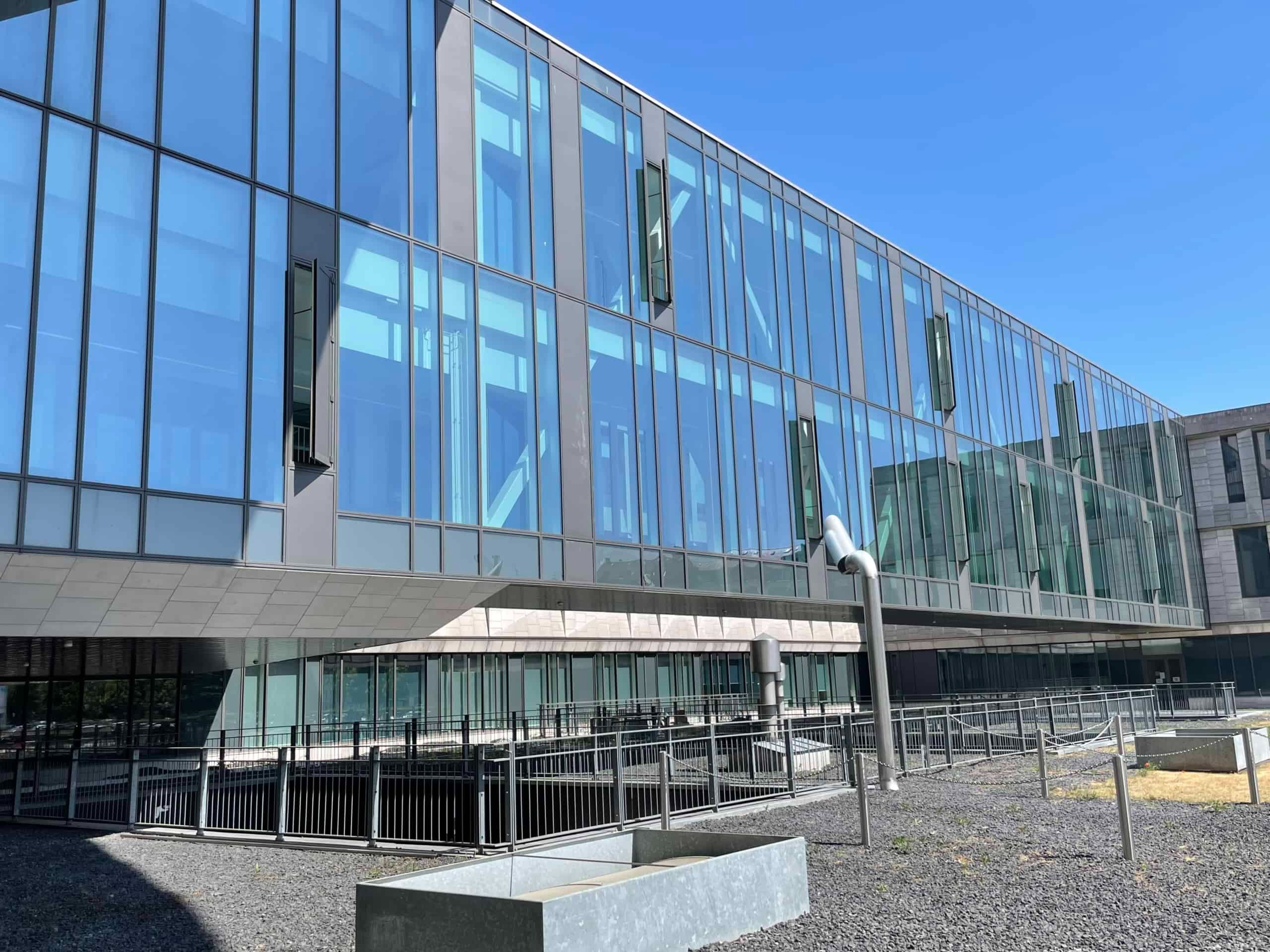 Kan man se ind ad spejlfolie? post thumbnail image